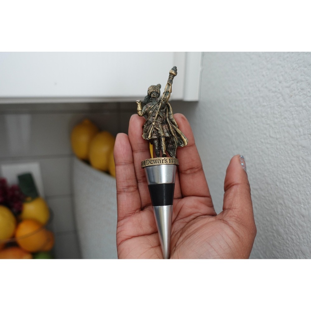 Bottle Stopper for Dewar 12‎ blended scotch whisky with figurine